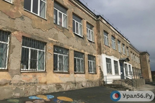 Ремонт фасада школы № 63 Орска обещают все-таки начать в этом году