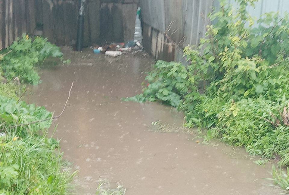 Топит частный дом, фото: местные жители