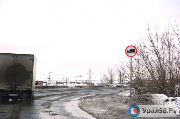 В Орске закрыли движение для грузовиков по мосту в районе Гайского шоссе