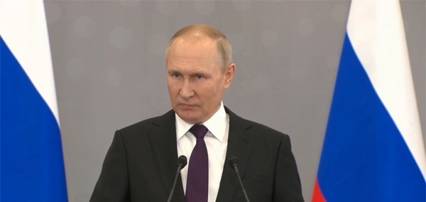 Владимир Путин в прямом эфире. Скриншот с трансляции