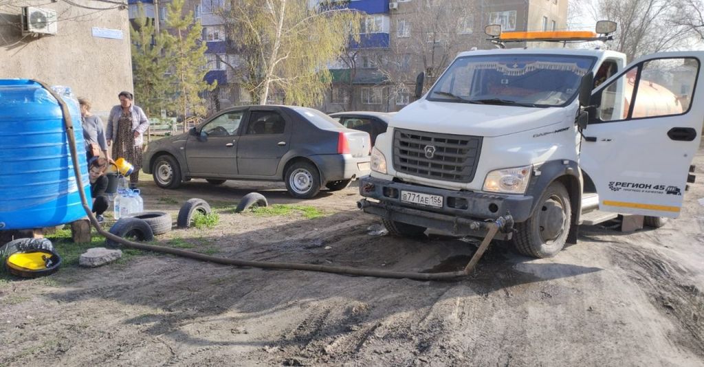 Наполнение емкости водой. Фото: тг-канал Василия Козупицы