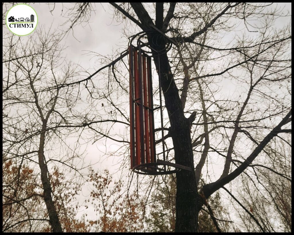 Подвешенная лавочка. Фото: УК «Стимул»