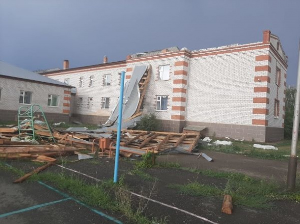 В двух районах Оренбургской области ввели режим ЧС после урагана