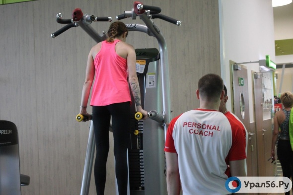 Фитнес-тренеры в Оренбурге зарабатывают примерно 43 тыс руб