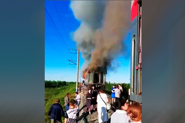 Пожар в вагоне пассажирского. Сгоревший вагончик.