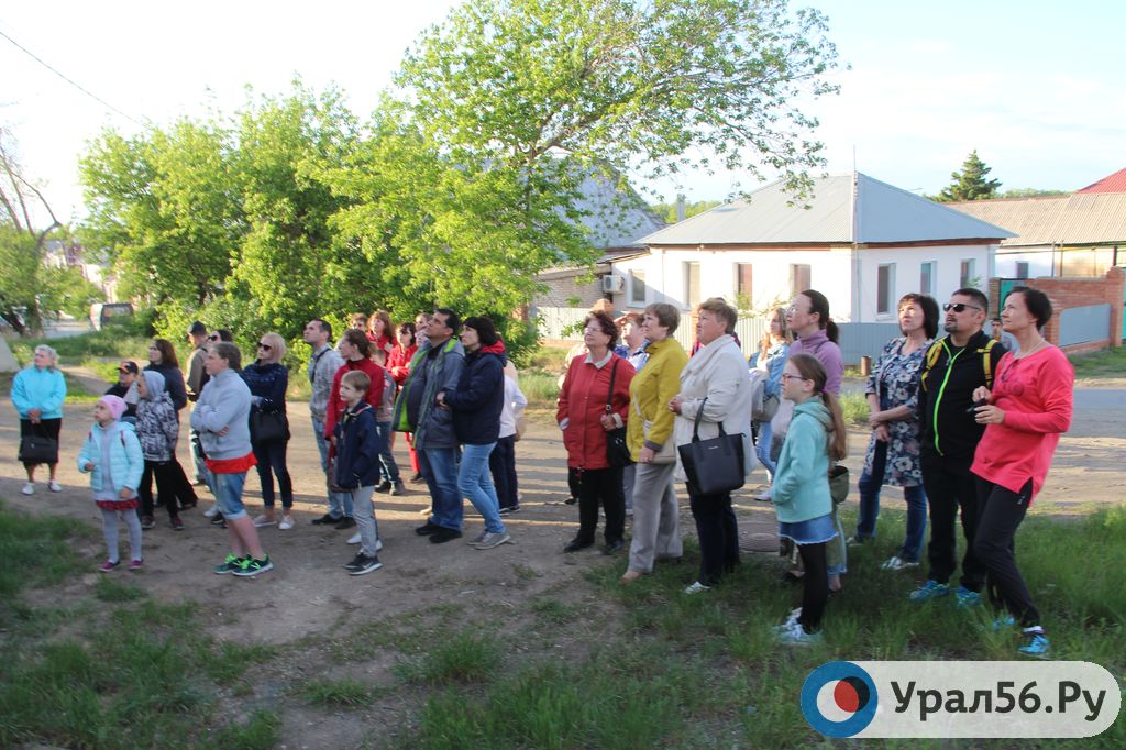 Участники пешей экскурсии