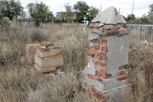 Купеческие склепы и братские могилы: как сегодня выглядит старейшее кладбище Орска?