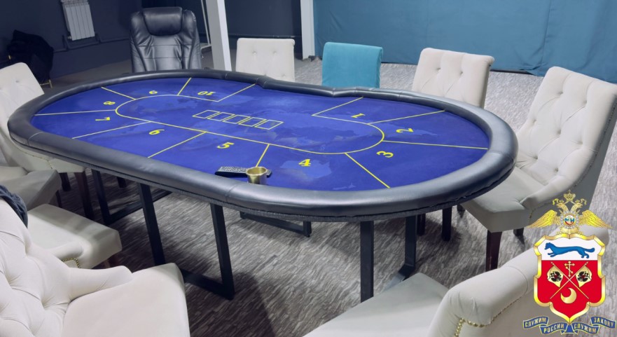 Один из покерных столов. Фото: УМВД России по Оренбургской области