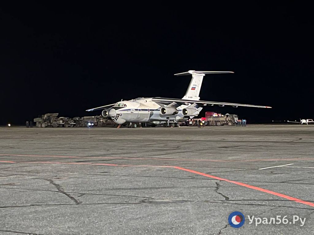 Самолет МЧС в Орске