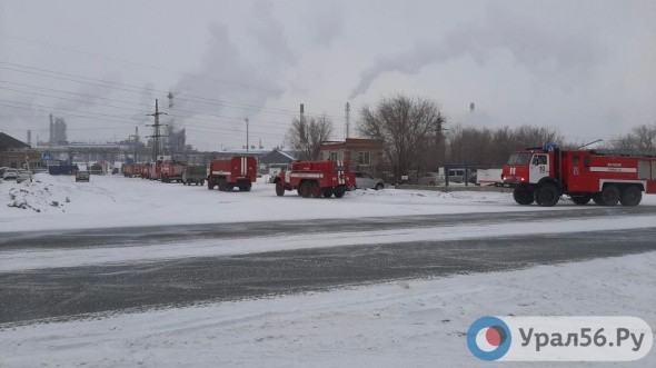 В Орске более 10 пожарных машин съехались к ОНОСу