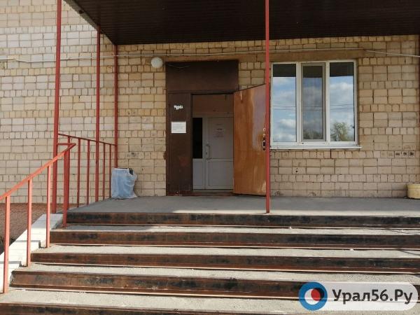Вход в Городскую больницу в Гае