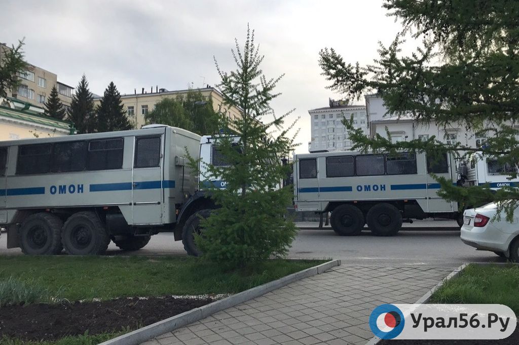Противники строительства храма в центре Екатеринбурга протестуют уже третий вечер