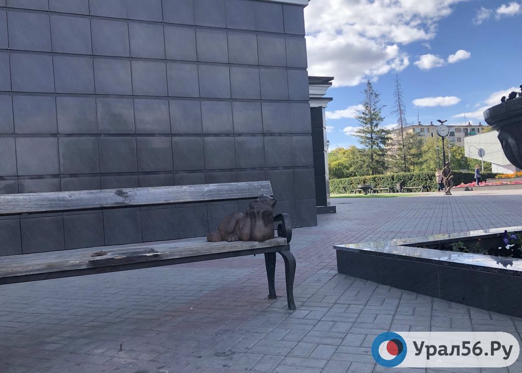 В Орске вандалы уронили памятник Пушкину, 06.09.2020