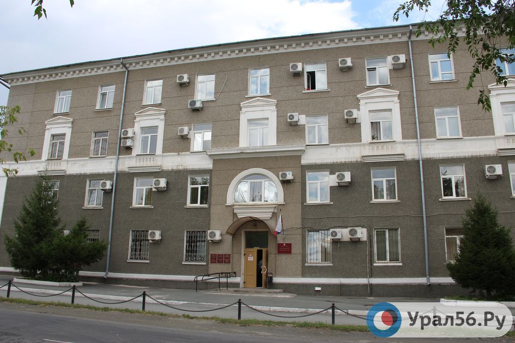 Три жителя Орска за кражу 100 шоколадок отправятся в колонию