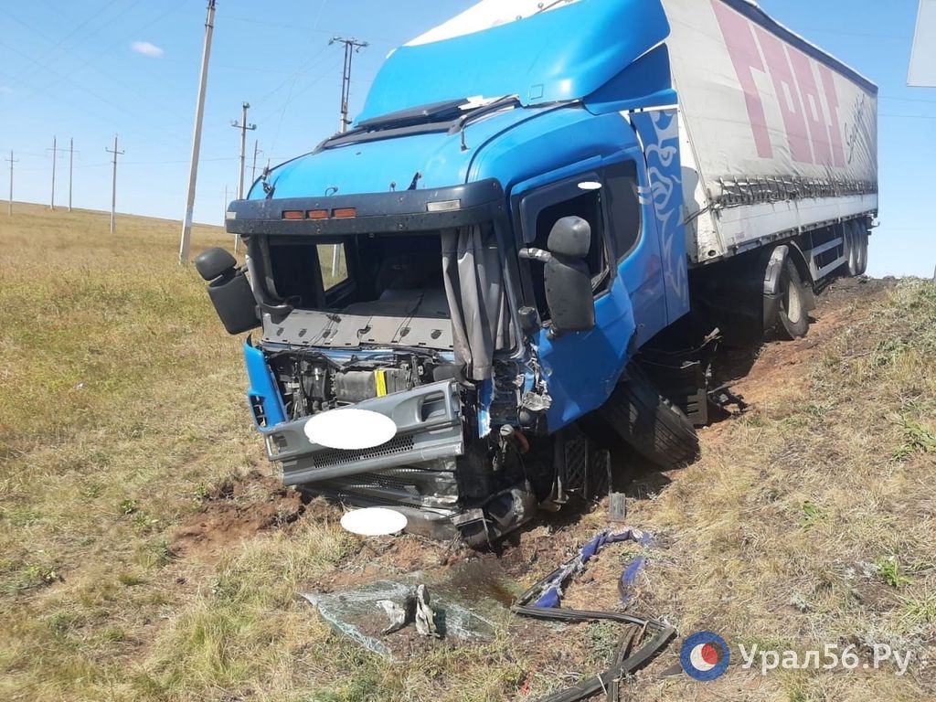 На месте ДТП. Фото: УМВД России по Оренбургской области