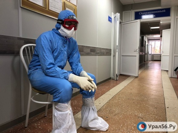 «Работа по 12 часов без еды и туалета»: корреспондент Урал56.Ру побывал в красной зоне Covid-госпиталя в Оренбурге
