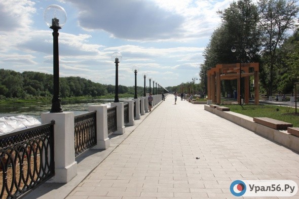 Вице-губернатор Игорь Сухарев сообщил, что реконструкция 4 этапа набережной в Оренбурге не завершилась в срок