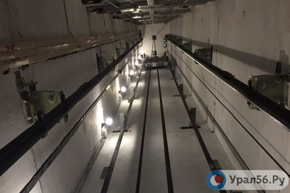 Двое мужчин упали в шахту лифта в Оренбурге