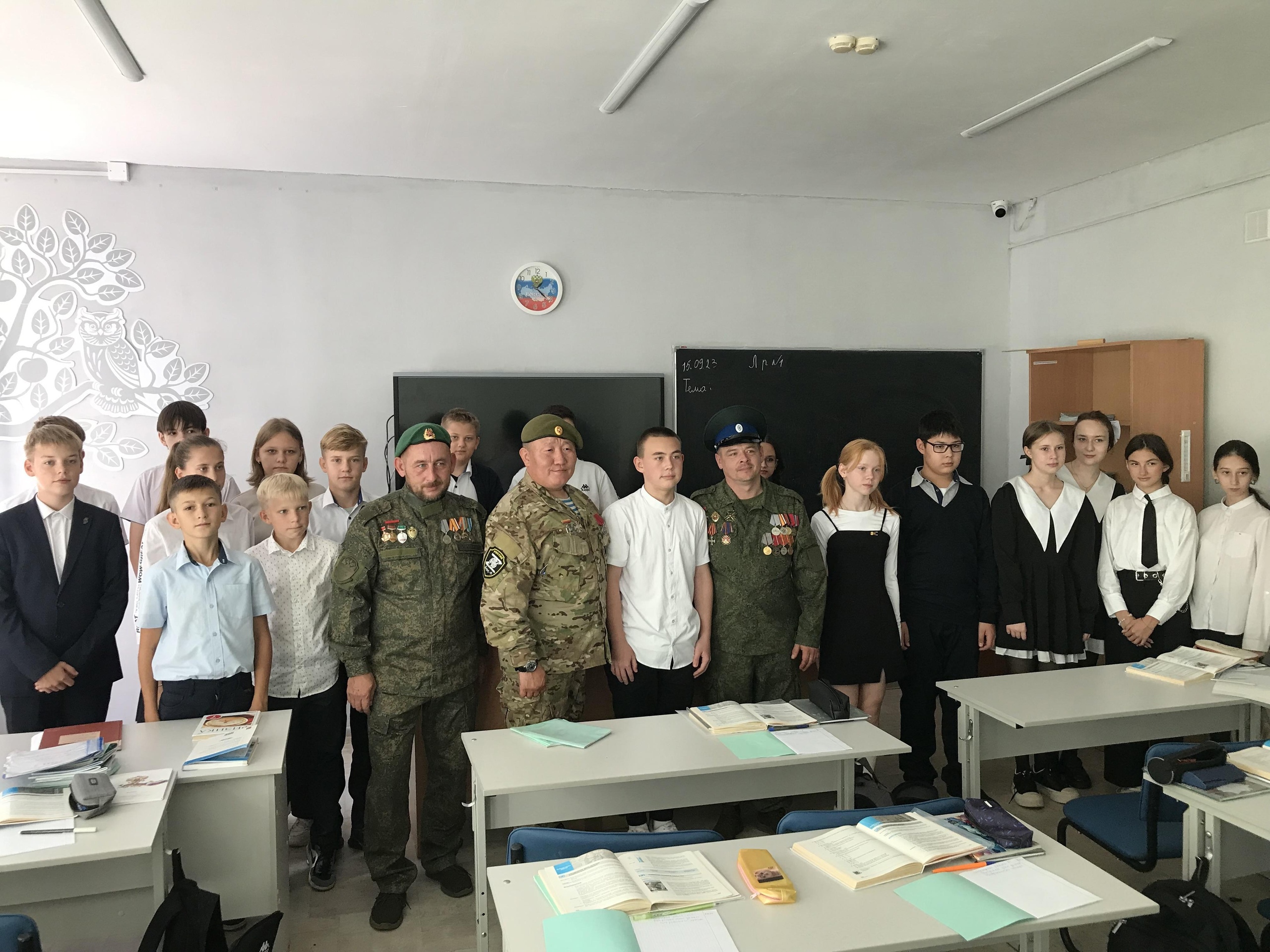 В Оренбургской области вернувшийся с СВО отец неожиданно пришел в школу к своему сыну