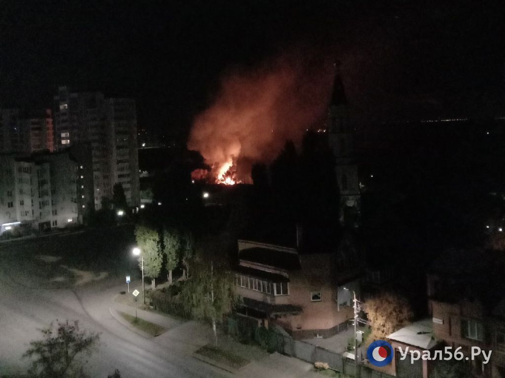 Пожар в Оренбурге утром 21 октября