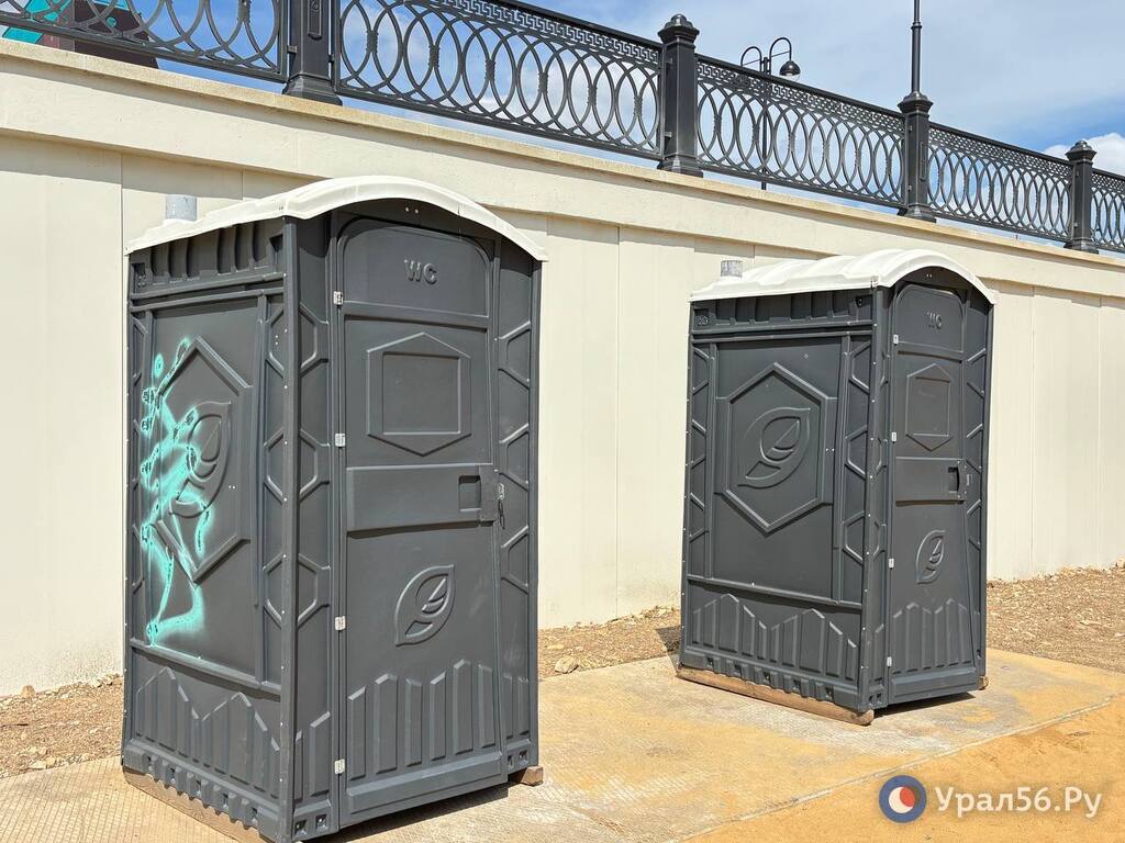 Туалеты на пляже в Оренбурге