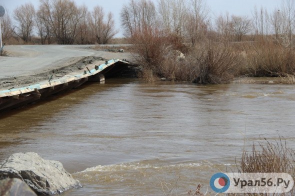 В Оренбургской области из-за паводка перекрыты два низководных моста