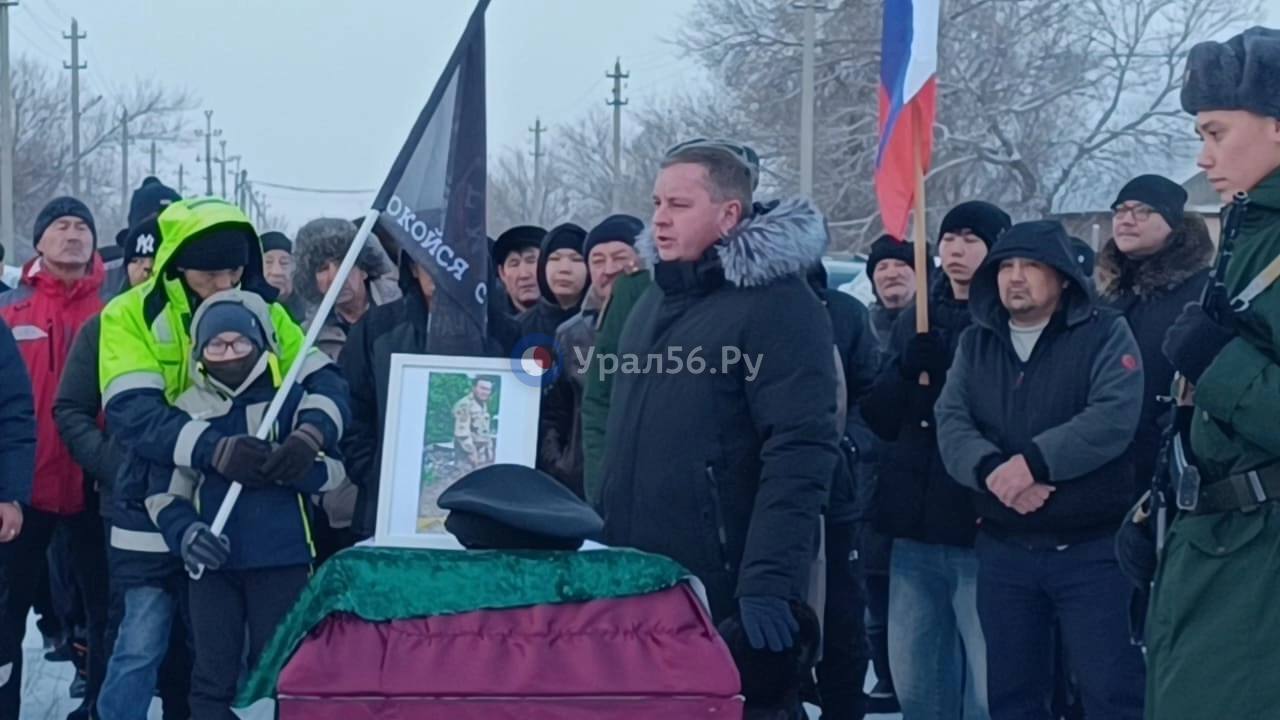 Траурный митинг в Домбаровском районе