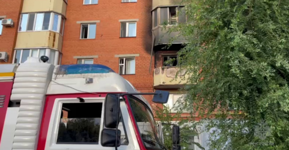 В Оренбурге из горящей квартиры на ул. Кобозева спасли мужчину