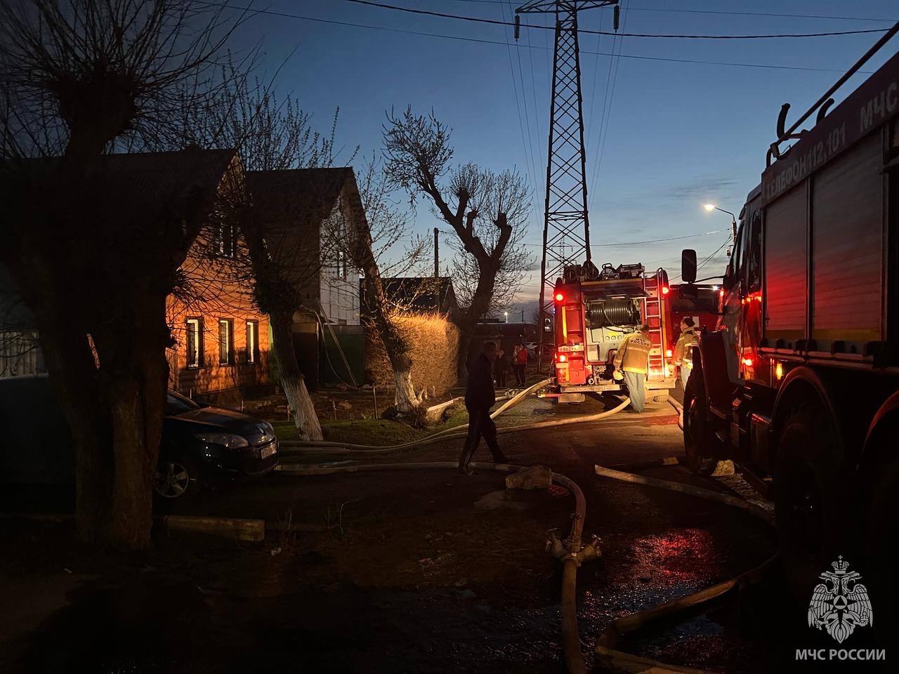 Фото с места пожара МЧС России по Оренбургской области