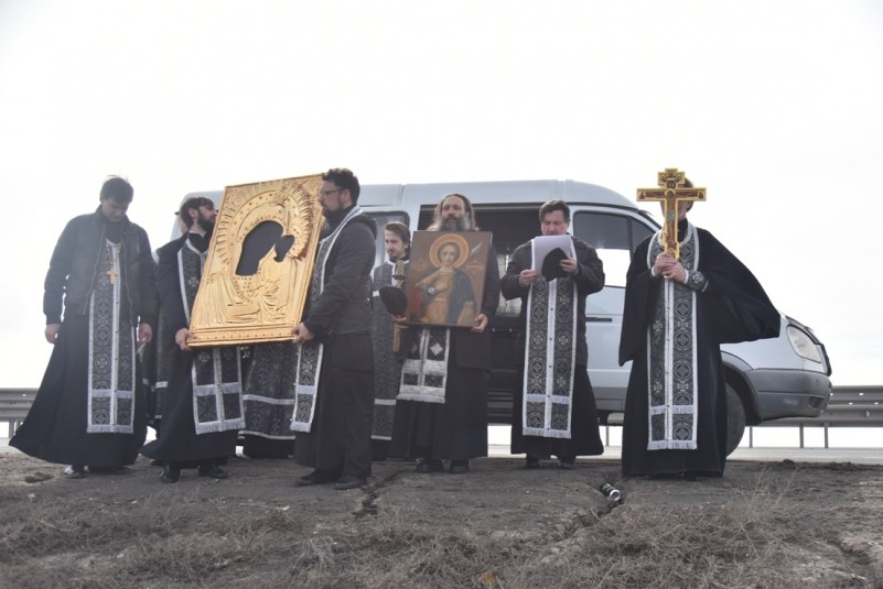 В Оренбурге прошел крестный ход против коронавируса, фото: Епархия