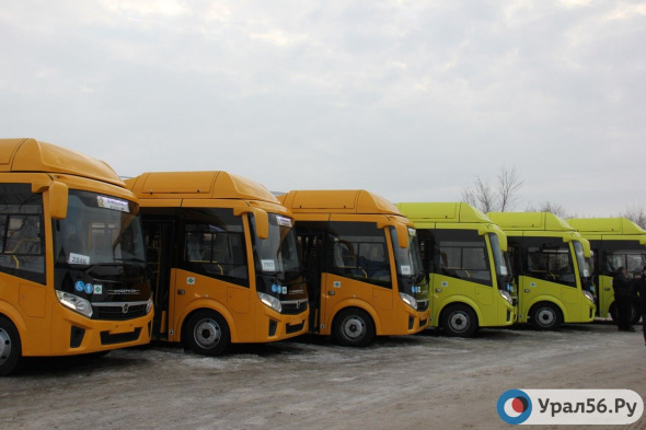 В Оренбурге увеличат число автобусов после жалоб пассажиров на новую транспортную схему. О каких маршрутах речь?