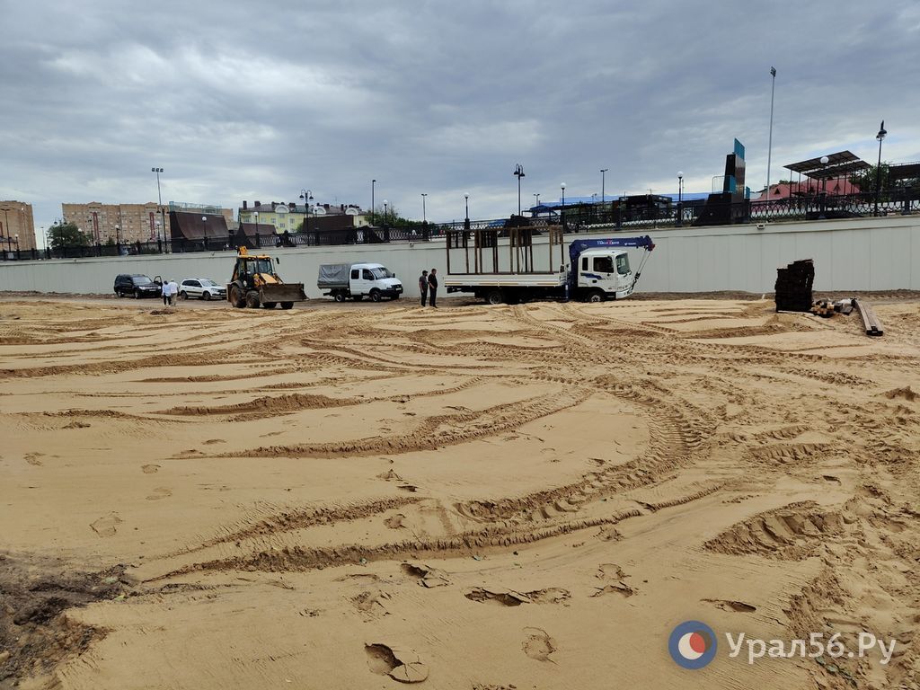 В Оренбурге обустраивают пляж на новом месте