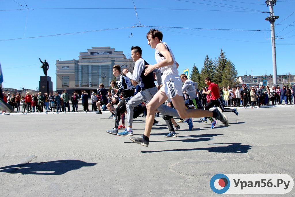 Более 1000 жителей Орска стали участниками юбилейной эстафеты