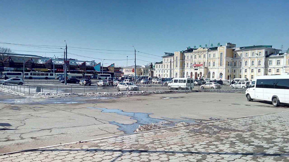 Парковка на Привокзальной площади Оренбурга, фото: VK