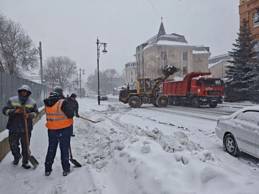 Уборка улиц от снега. Источник: Администрация Оренбурга