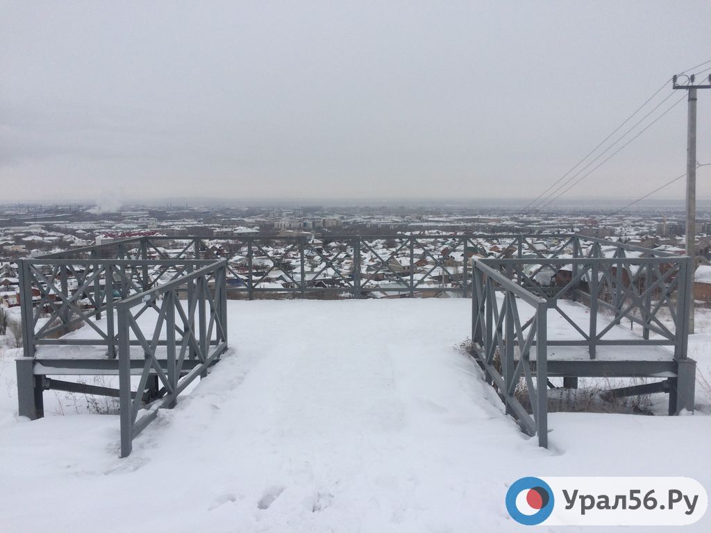 Жители Орска снова жалуются на едкий и неприятный запах