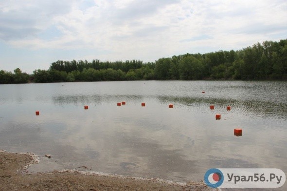 На озере Песчаном в Орске чуть не утонул 17-летний школьник