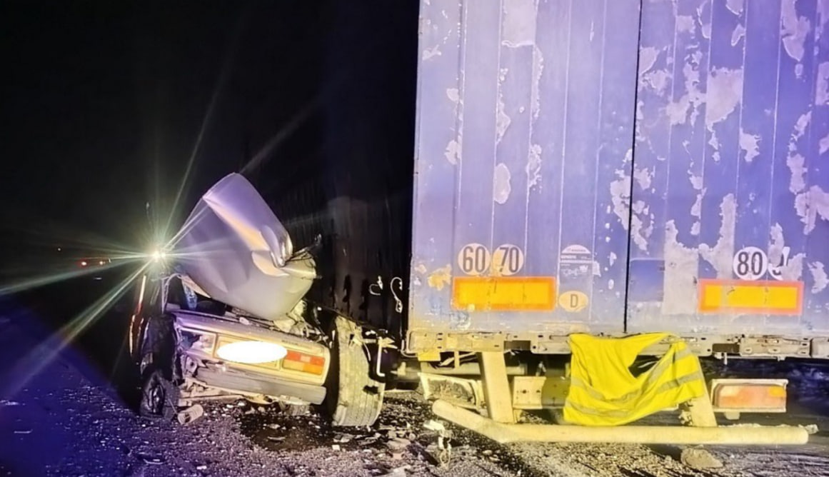 На месте аварии. Фото: УМВД России по Оренбургской области