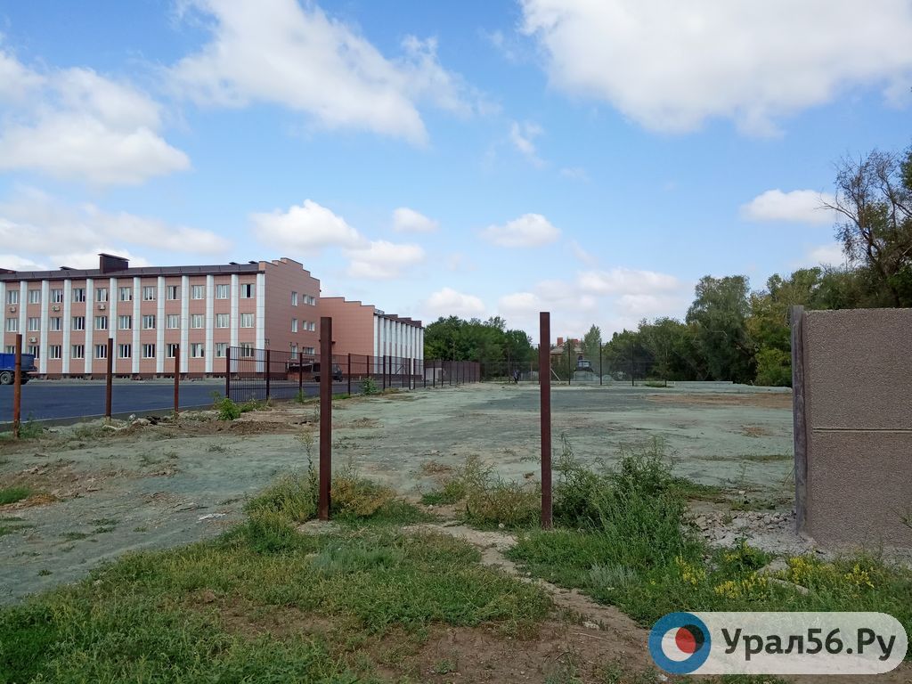 Территория, прилегающая к Дворцу пионеров, август 2019