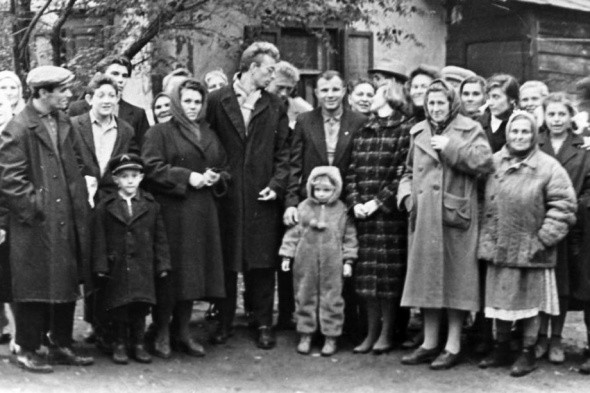 Ретро56: оренбурженка показала уникальную фотографию с Юрием Гагариным, сделанную в 1961 году