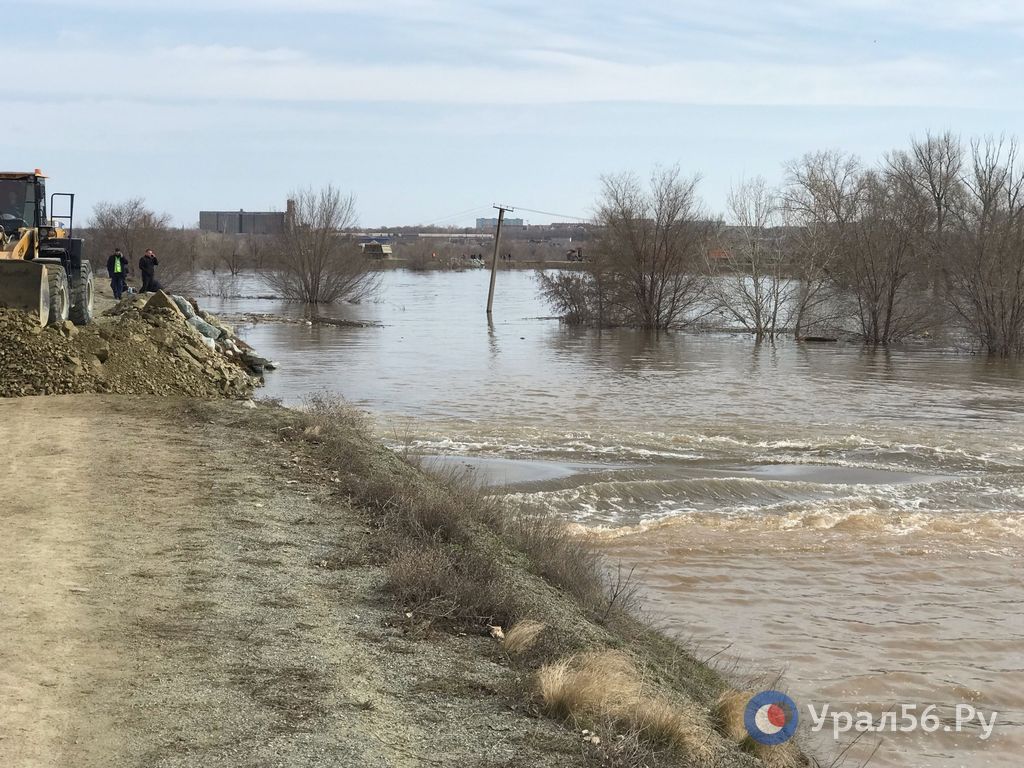 Местро прорыва дамбы в Орске