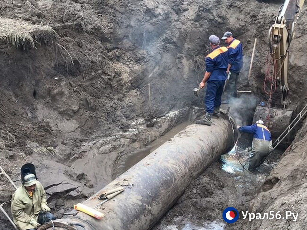 Ремонт водопровода, фото из архива