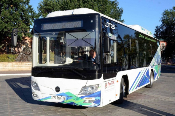 «Цветок городских джунглей»: В Оренбурге в течение двух месяцев будут тестировать новый автобус, работающий на метане