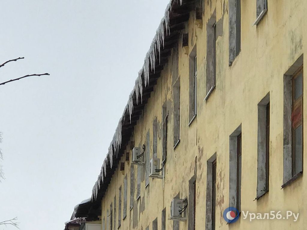 Сосульки на доме, 16.02.2026