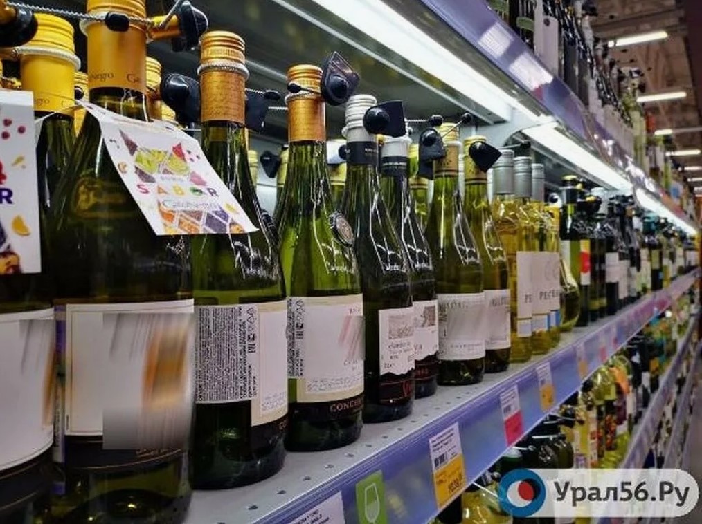 Алкогольная продукция в магазине. Фото из архива