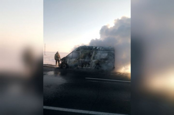 На трассе Орск — Домбаровка сгорел автомобиль скорой помощи