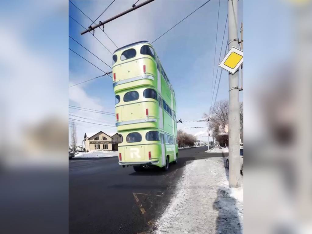 Трехэтажный автобус