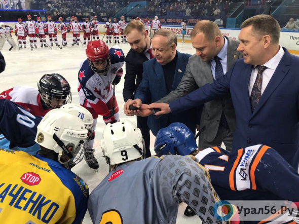 В Орске начался традиционный турнир по хоккею «Кубок Владислава Третьяка»