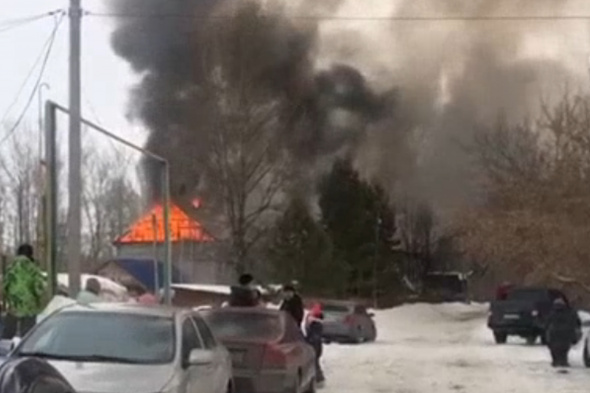 В Нежинке на территории Экстрим-парка горит здание (видео)