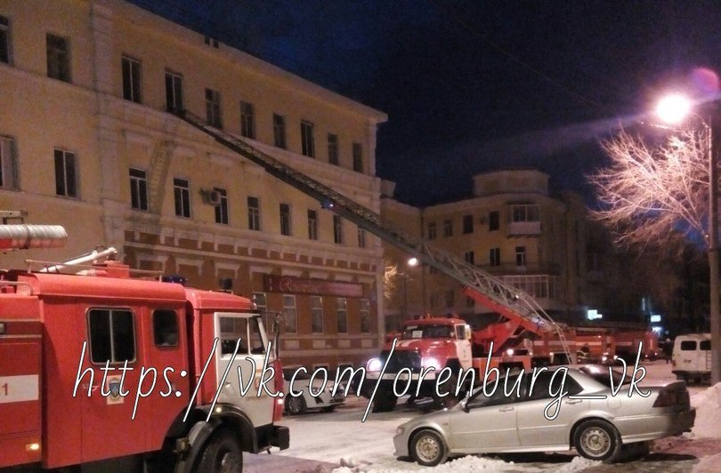 Серьезный пожар в Оренбурге: загорелся подвал жилого дома